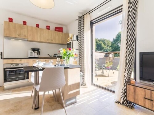 Cozy Getaway in Brière Park, Near Guérande & La Baule, W/Private Garden & Modern Amenities