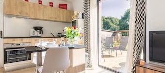 Cozy Getaway in Brière Park, Near Guérande & La Baule, W/Private Garden & Modern Amenities