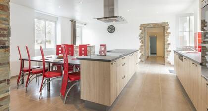 Gßte rénové prÚs de la mer avec jardin clos, cheminée, Wifi et équipements bébé inclus.