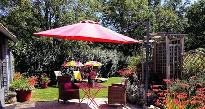GĂźte Accessible avec Jardin Fleuri prĂšs de Pornic, Ăco-rĂ©novĂ© et ĂquipĂ© (VĂ©los, WiFi, CheminĂ©e)