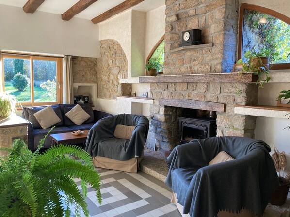 Télévision, table de tennis de table