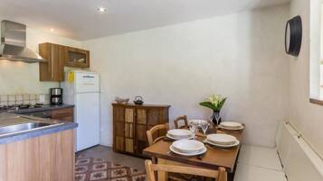 Kylskåp, mikrovågsugn, ugn och diskmaskin