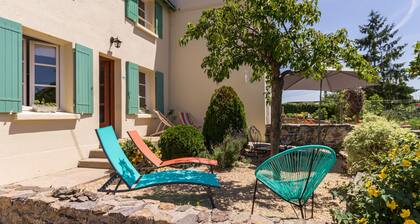 Fisherman's house with terrace by the Loire, wifi, bikes and baby equipment