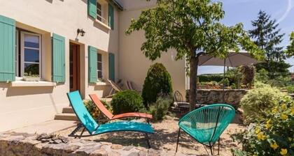 Maison de pĂȘcheurs avec terrasse en bord de Loire, wifi, vĂ©los et Ă©quipĂ© bĂ©bĂ©
