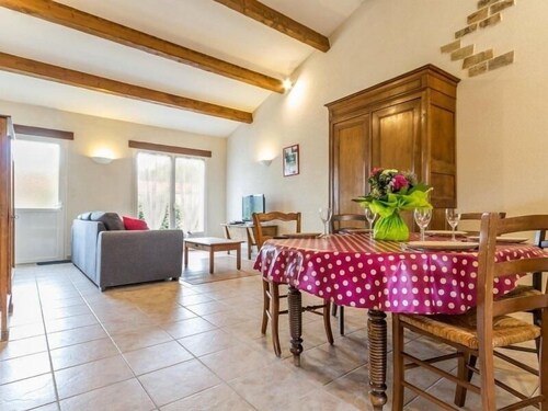 Gîte familial avec jardin clos, à 25 km de Nantes, WiFi, vélos et jeux pour enfants.