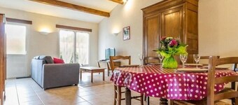 Charming Cottage with Garden, Bikes, and Modern Amenities Near Nantes