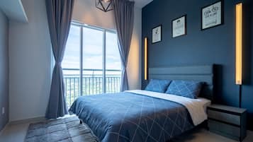 2 bedrooms, desk, WiFi