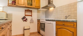 Gîte de campagne avec jardin clos, 3 chambres, terrasse, basse-cour, et terrain de pétanque