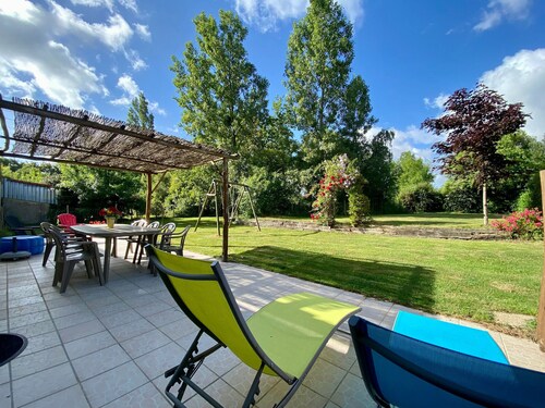 Gîte de campagne avec jardin clos, 3 chambres, terrasse, basse-cour, et terrain de pétanque