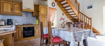 Charming Renovated Cottage Near Salterns, Close to Beach, Garden, Baby-Friendly, Sleeps 5