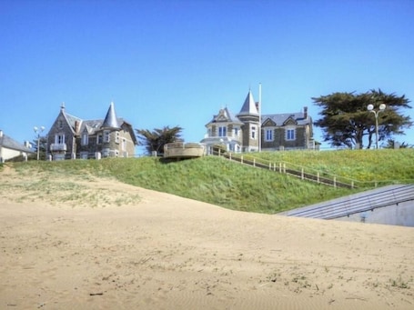 Exterior. Luxury Seaside Gîte with Balcony, Parking, and Baby Equipment