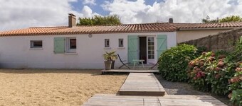 Charming Renovated Farmhouse with Large Garden Near Beaches and Pornic