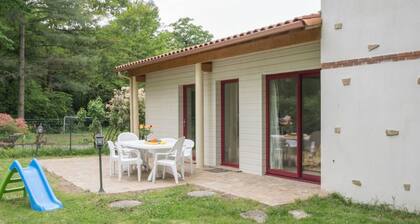 Cozy Forest Retreat near Nantes: Private Garden, Family-Friendly & Fully Equipped