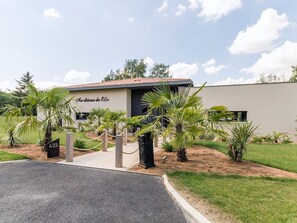 Exterior - Luxury Villa with Private Island, Heated Pool, Spa & Sauna near Nantes (Ligné)