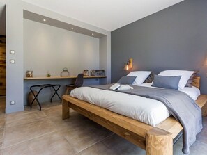 4 bedrooms, free WiFi, bed sheets