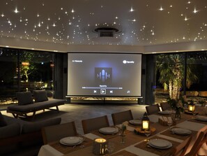 Meeting facility - Luxury Villa with Private Island, Heated Pool, Spa & Sauna near Nantes (Ligné)