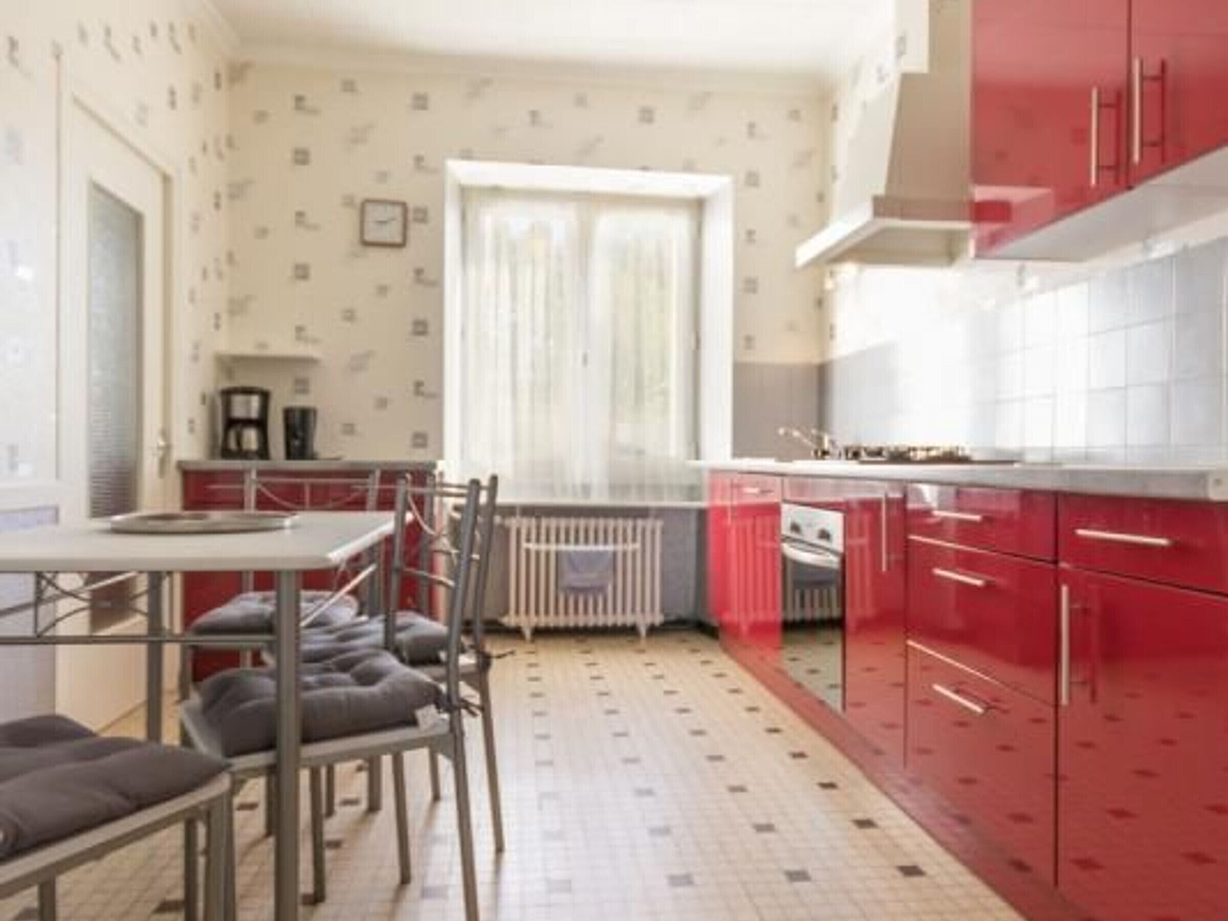 Kühlschrank, Mikrowelle, Ofen, Geschirrspüler