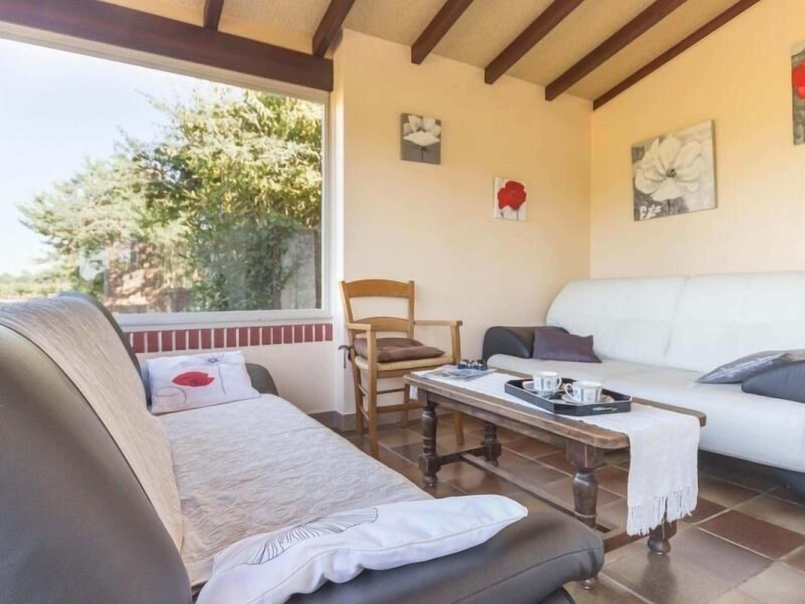 Télévision, cheminée, lecteur de DVD