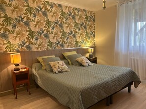 2 多间卧室、免费 WiFi、床单