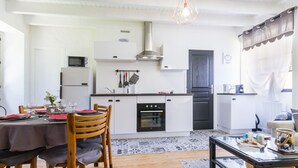 Private kitchen - "Charming Gîte in Brière Park, 15km from La Baule Beach" (Saint-Lyphard)
