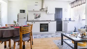 Fridge, microwave, oven