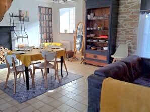 Dining - Charming Cottage in the Heart of Brière with Private Garden, Near Guérande and La Baule (Saint-Lyphard)