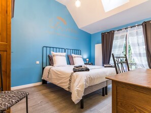 3 bedrooms, free WiFi - Lakeside cottage with enclosed garden, fireplace, and Wifi in Joué-sur-Erdre (Joué-sur-Erdre)