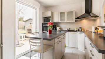 Réfrigérateur, micro-ondes, four, lave-vaisselle