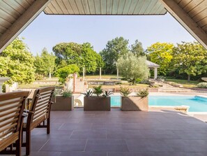 Pool - Cozy Retreat with Heated Pool near Nantes (Saint-Étienne-de-Montluc)