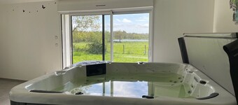 Renovated Farmhouse: 4BR, SPA, WiFi, Baby Gear, Near Pornic
