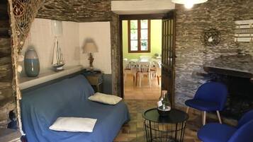 Televisie en een open haard