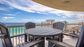 Outdoor dining - St. Maarten 1207: Beachfront Luxury Condo at Silver Shells Resort (Destin)