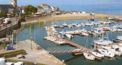 Gßte charmant à 800 m de la mer avec jardin clos, équipements bébé, et parking privé
