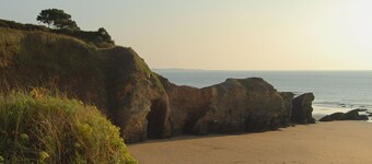 Cozy Renovated Cottage with SPA, Near Pornic, Family-Friendly, Wifi, Baby Gear Included