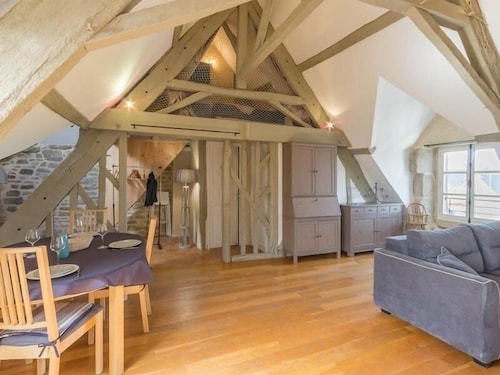 Charming 17th c. apt in Guérande, 2 BR, sea view, wifi