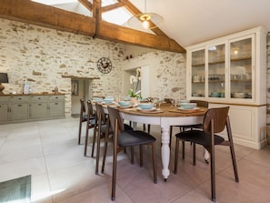 Dining - Charming Countryside Retreat with Indoor Heated Pool Near Nantes & Clisson (Château-Thébaud)