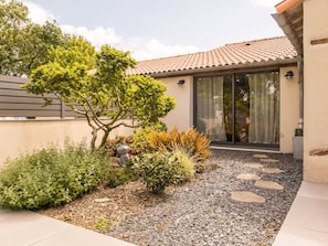 Exterior detail - Charming Countryside Retreat with Indoor Heated Pool Near Nantes & Clisson (Château-Thébaud)