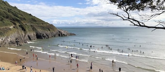 Stunning Beach Front Apartment in Caswell Swansea