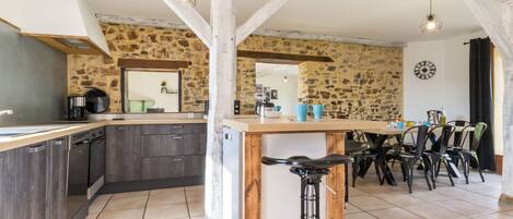 Kühlschrank, Mikrowelle, Ofen, Geschirrspüler