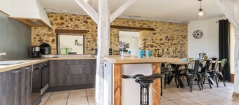 Charming House with Scenic Valley Views, Near Erdre River, Sleeps 8, Pet-Friendly