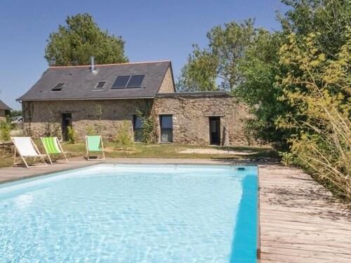 Gîte écolabel entre Angers et Loire, piscine chauffée, jardin clos, calme et charme authentique