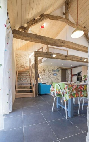 Gîte écolabel entre Angers et Loire, piscine chauffée, jardin clos, calme et charme authentique