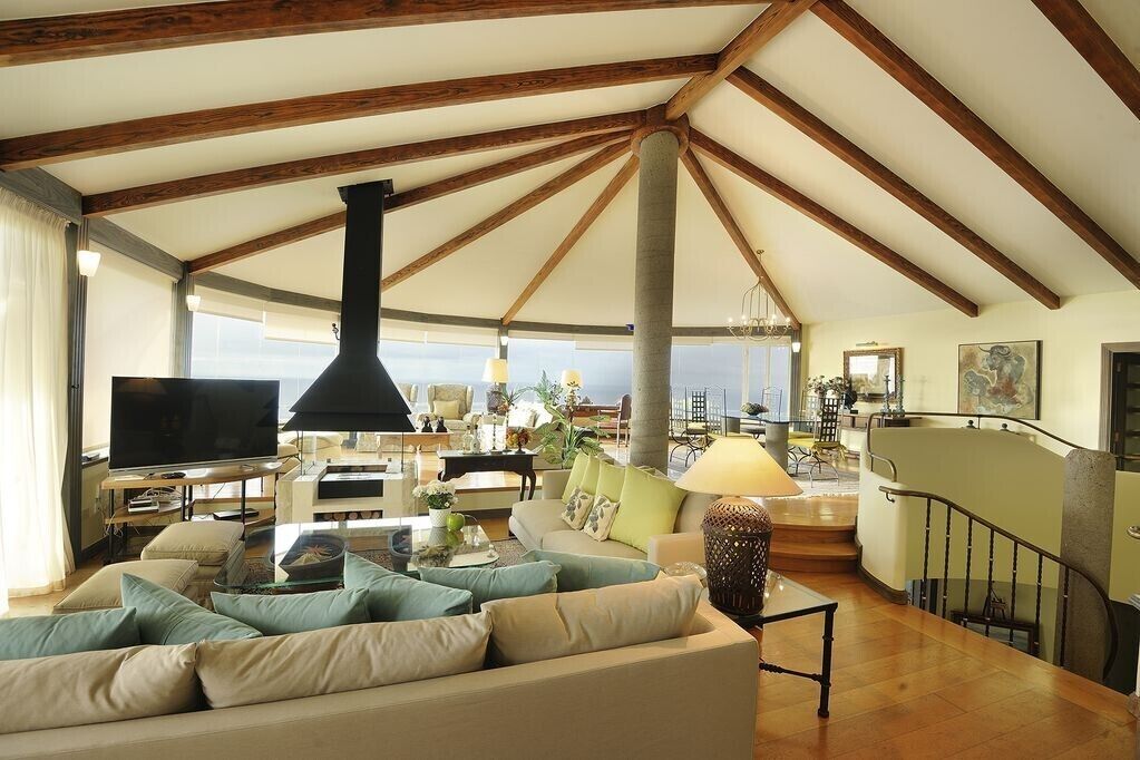 TV, fireplace, DVD player, stereo