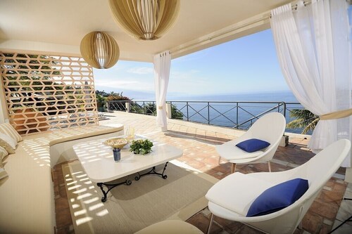 Luxuriöse Villa Bahía mit Infinity Pool, Panoramablick, Sauna und Fitnessbereich