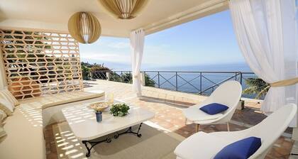 Luxuriöse Villa Bahía mit Infinity Pool, Panoramablick, Sauna und Fitnessbereich