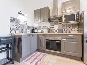 Kjøleskap, mikrobølgeovn og ovn