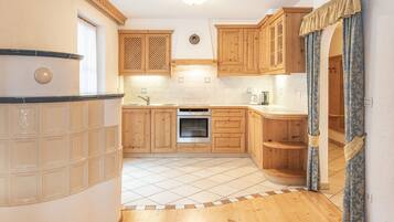 KĂŒhlschrank, Mikrowelle, Ofen, Herdplatte