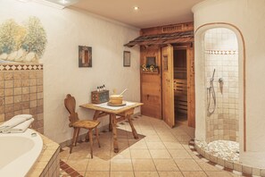 Shower, hair dryer, towels - Holiday Apartment "Promberger - Alpin" with Balcony, Mountain View and Sauna (St.Lorenzen)