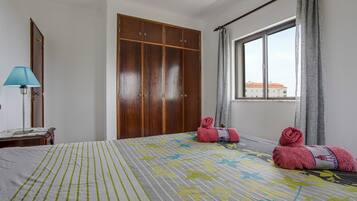 3 chambres, fer et planche à repasser, accès au Wi-Fi (inclus)