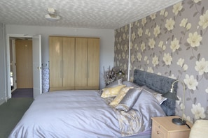 Doppelzimmer, mit Bad | 1 Schlafzimmer, WLAN